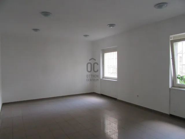 Kiadó kereskedelmi és ipari ingatlan Debrecen, Belváros 100 nm