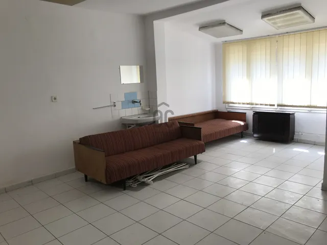 Kiadó kereskedelmi és ipari ingatlan Debrecen, Belváros 30 nm