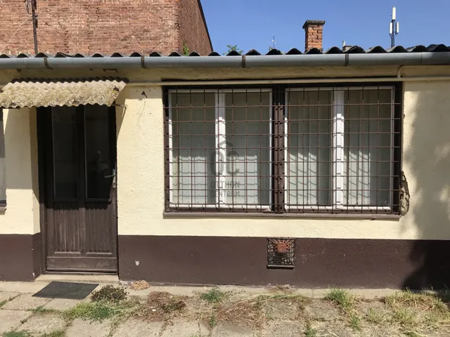 Kiadó kereskedelmi és ipari ingatlan Debrecen, Belváros 30 nm