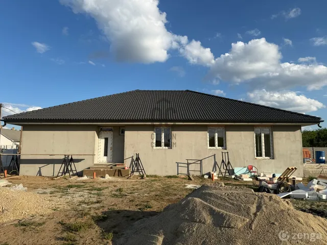 Eladó ház Hajdúsámson, Sámsonkert 90 nm