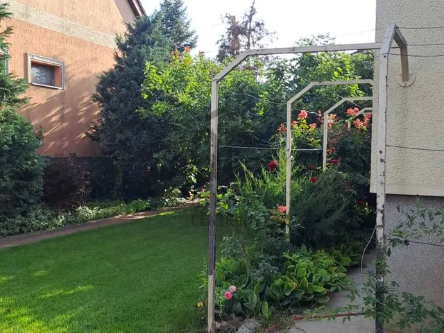 Eladó ház Debrecen, Köntöskert 263 nm