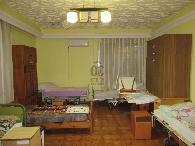 Kiadó ház Debrecen, Veres Péter-kert 270 nm