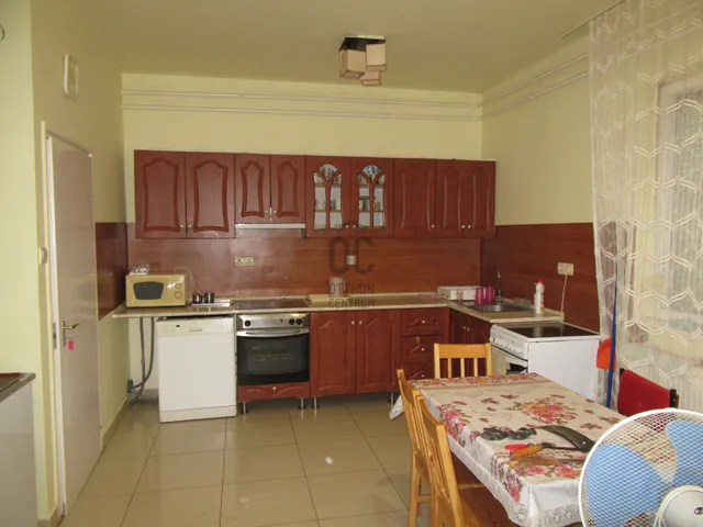 Kiadó ház Debrecen, Veres Péter-kert 270 nm