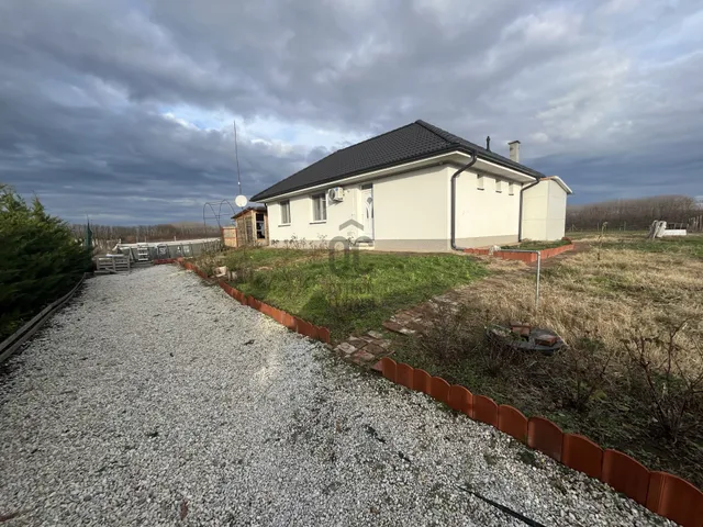 Eladó ház Mikepércs 90 nm