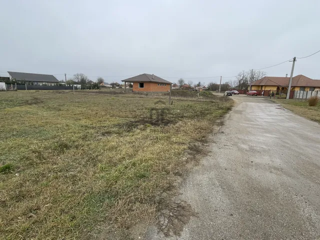 Eladó telek Mikepércs 802 nm