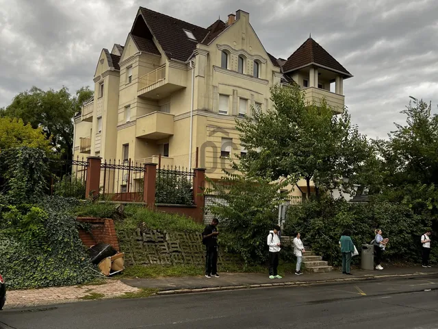 Kiadó lakás Debrecen, Nagyerdő 73 nm