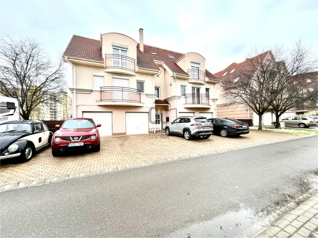 Eladó lakás Debrecen, Széchenyikert 85 nm