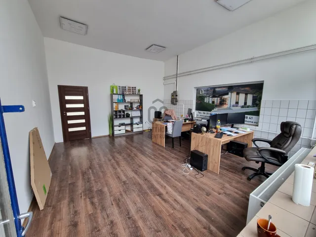 Kiadó kereskedelmi és ipari ingatlan Debrecen, Józsa 300 nm