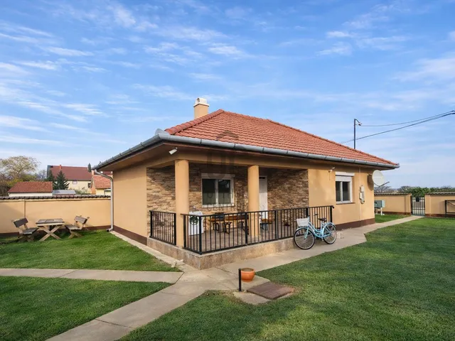 Eladó kereskedelmi és ipari ingatlan Téglás 1043 nm