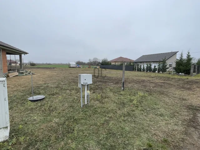 Eladó telek Mikepércs 802 nm