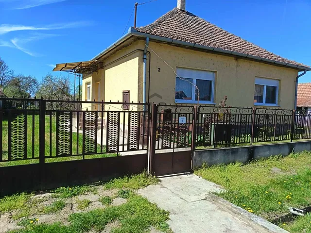 Eladó ház Zsáka 83 nm