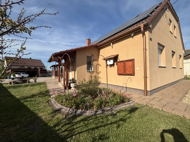 Eladó ház Hajdúsámson 220 nm