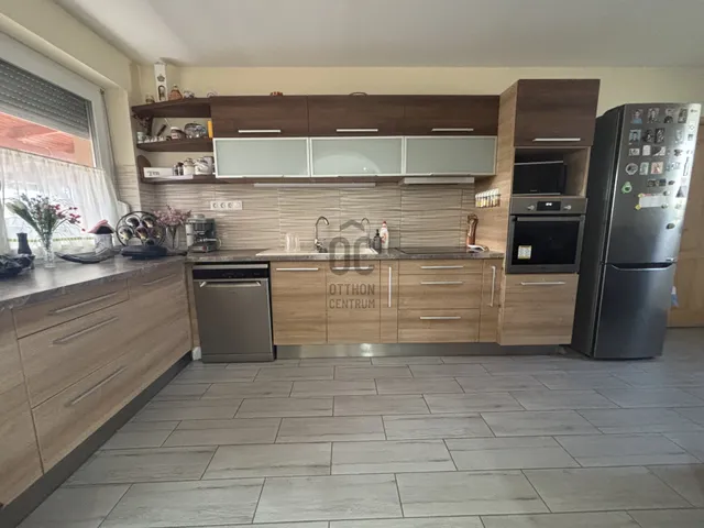 Eladó ház Hajdúsámson 220 nm