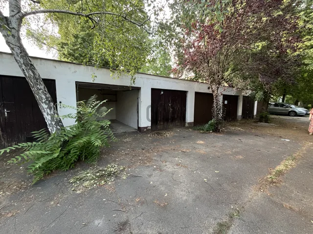 Eladó garázs Debrecen, Nagyerdő 13 nm