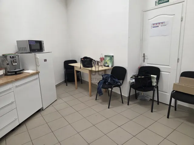 Kiadó kereskedelmi és ipari ingatlan Debrecen, Belváros 130 nm