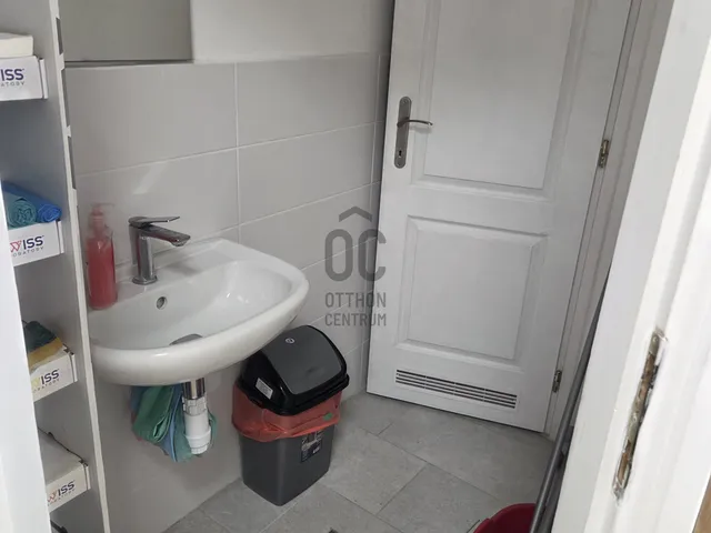 Kiadó kereskedelmi és ipari ingatlan Debrecen, Belváros 130 nm
