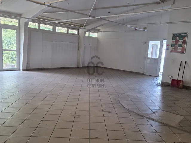 Eladó kereskedelmi és ipari ingatlan Debrecen, Tócóliget 2000 nm