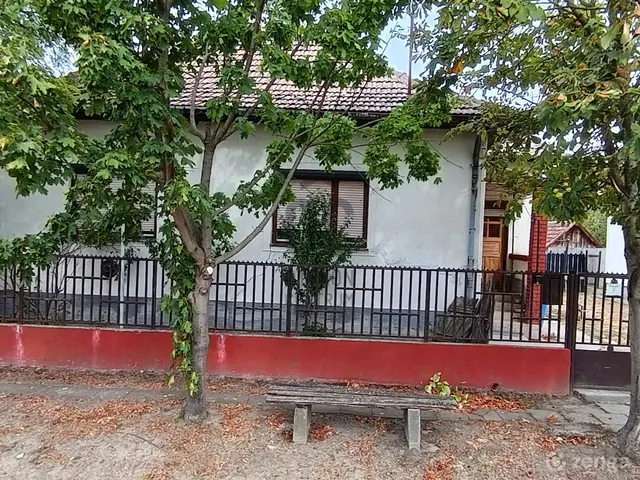 Eladó ház Zsáka 78 nm