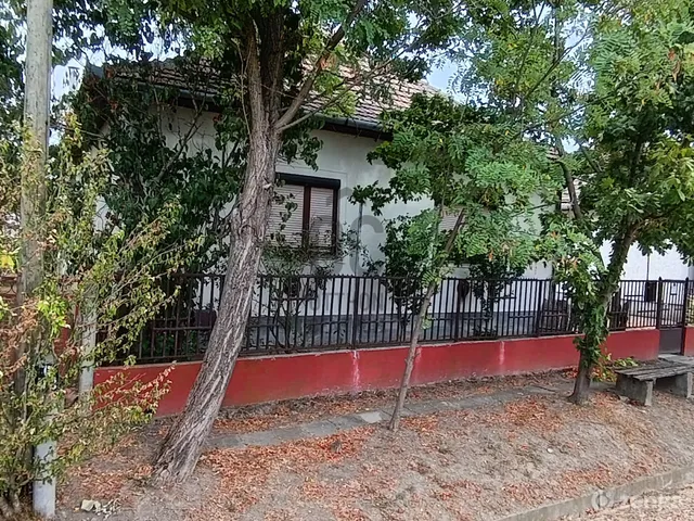 Eladó ház Zsáka 78 nm