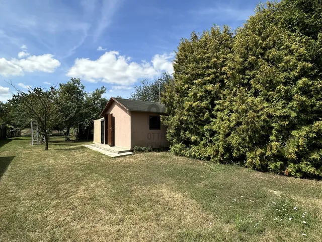 Eladó telek Dány 1571 nm