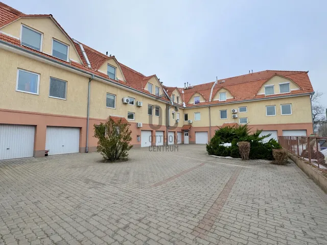 Eladó lakás Budapest XVIII. kerület, Újpéteritelep 52 nm