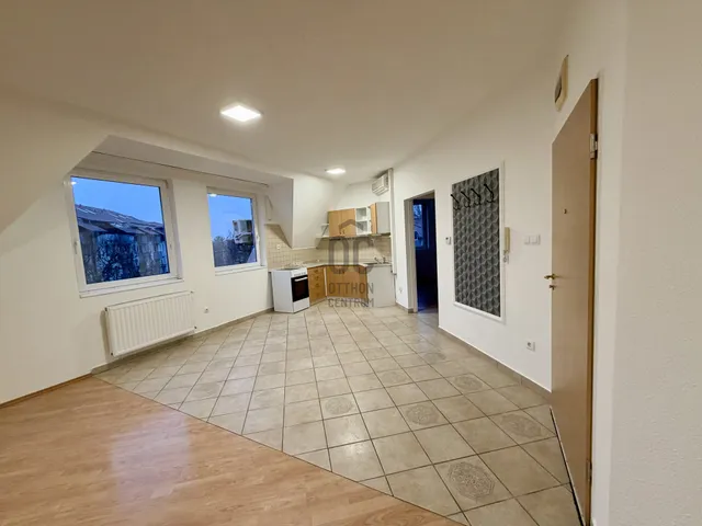 Eladó lakás Budapest XVIII. kerület, Újpéteritelep 58 nm