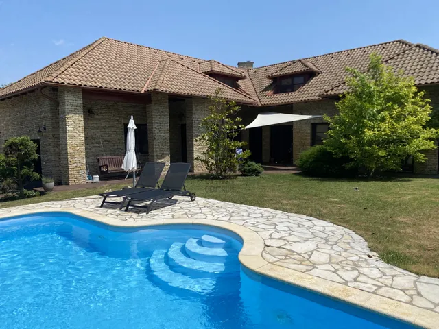 Eladó ház Mogyoród 318 nm