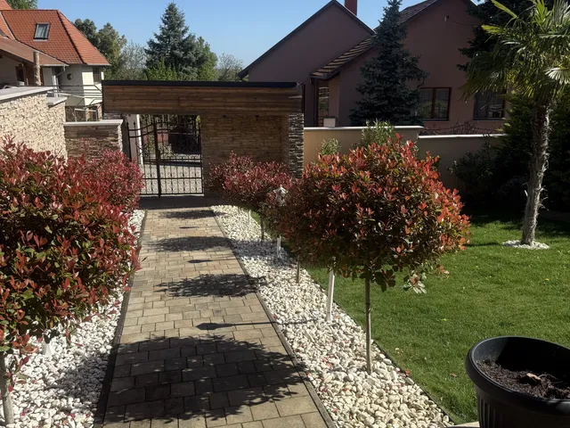 Eladó ház Győrújbarát 280 nm