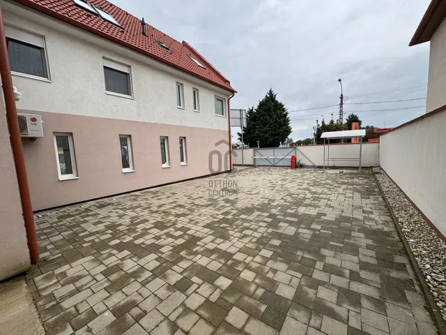 Eladó kereskedelmi és ipari ingatlan Győr 450 nm