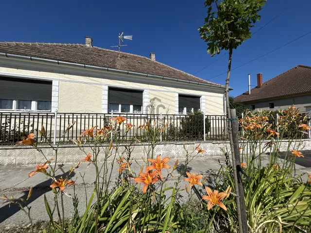 Eladó ház Darnózseli 150 nm
