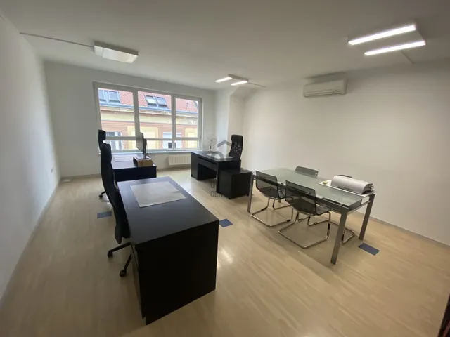 Kiadó kereskedelmi és ipari ingatlan Győr 98 nm