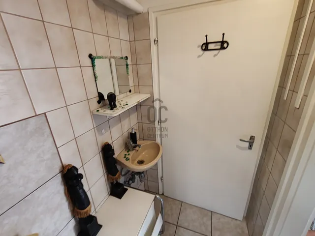 Eladó kereskedelmi és ipari ingatlan Győr, Marcalváros I. 45 nm