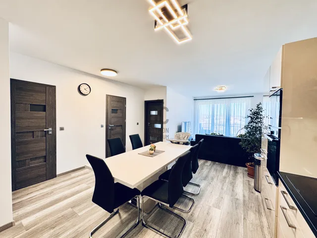 Eladó lakás Tét 72 nm