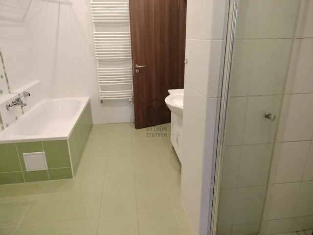 Kiadó lakás Győr, Nádorváros 103 nm