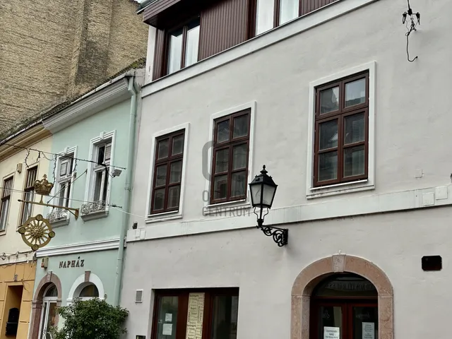 Kiadó kereskedelmi és ipari ingatlan Győr 93 nm