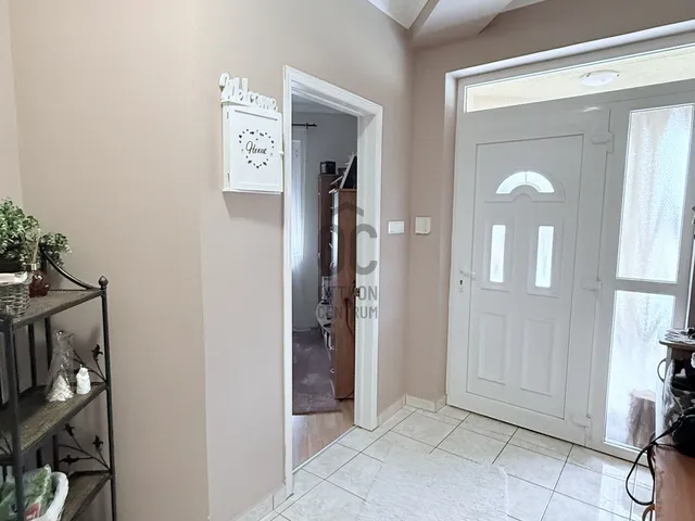 Eladó ház Győrújfalu 289 nm