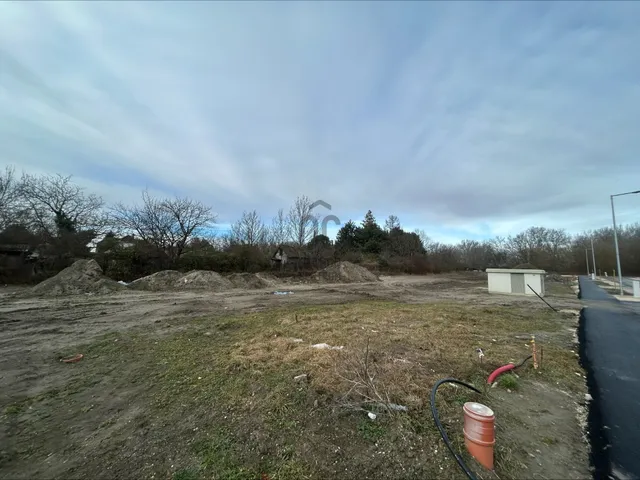 Eladó telek Győr, Pinnyéd 678 nm