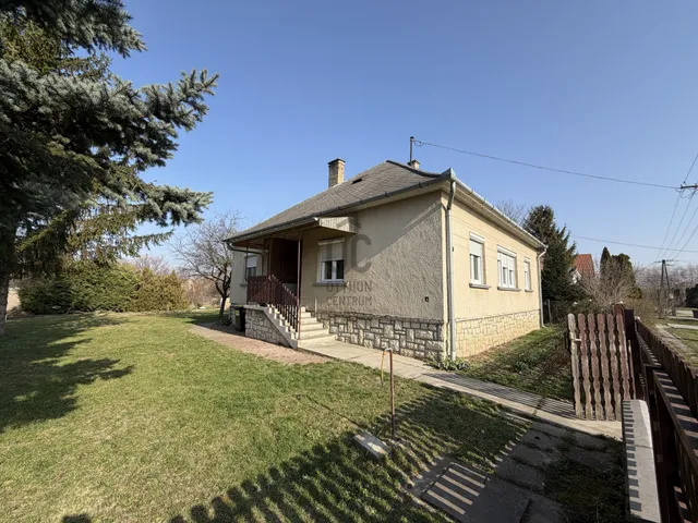 Eladó ház Pér 98 nm