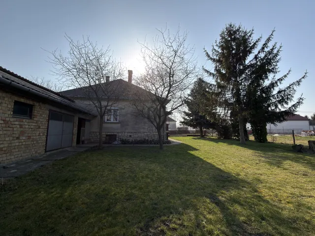 Eladó ház Pér 98 nm