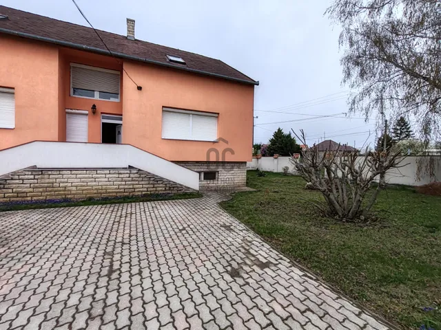 Eladó ház Öttevény 285 nm