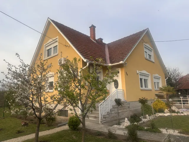 Eladó ház Győr, Ménfőcsanak 160 nm