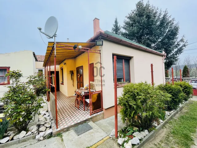 Kiadó ház Tényő 85 nm