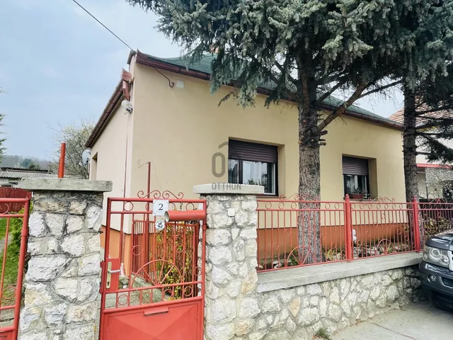 Kiadó ház Tényő 85 nm