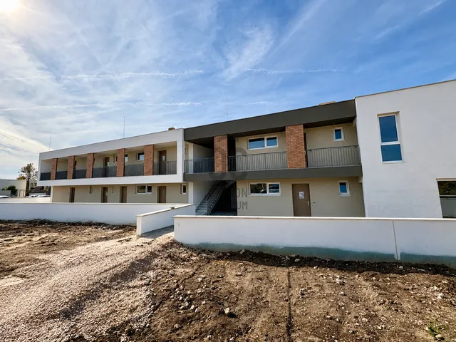 Eladó új építésű lakópark Bábolna 65 nm