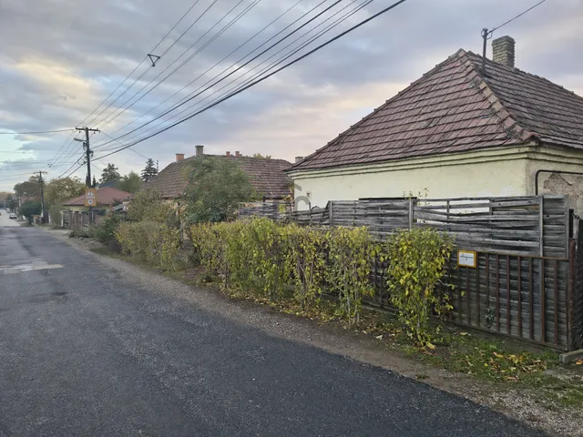 Eladó telek Győr, Kisbácsa 699 nm
