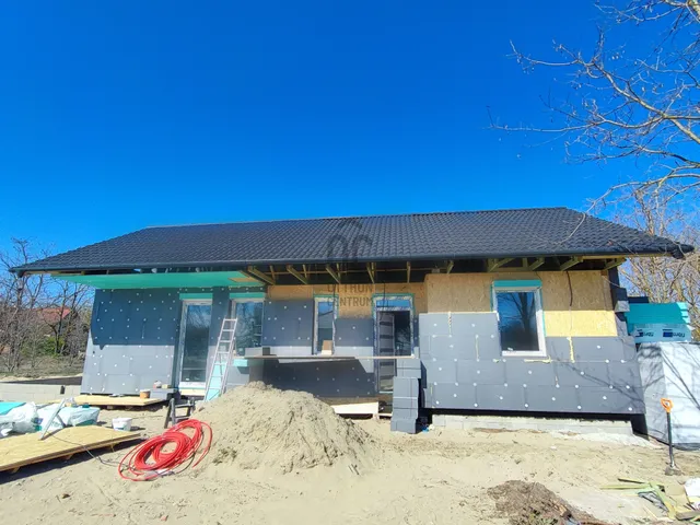 Eladó ház Pócsmegyer, Surány 80 nm