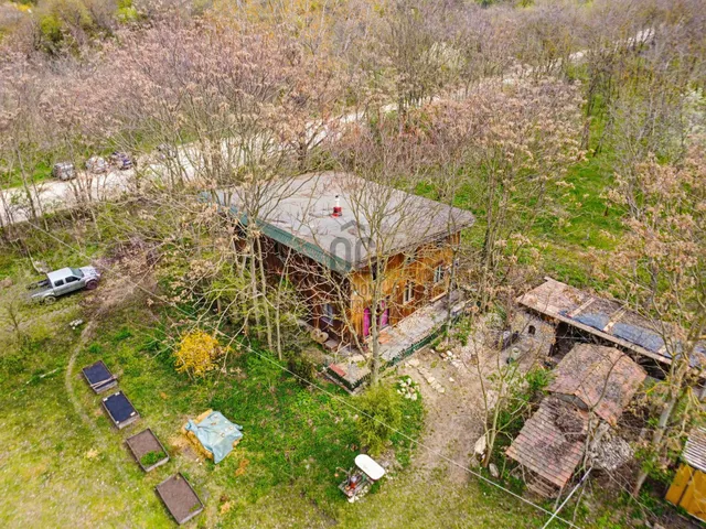 Eladó mezőgazdasági ingatlan Mány 300 nm