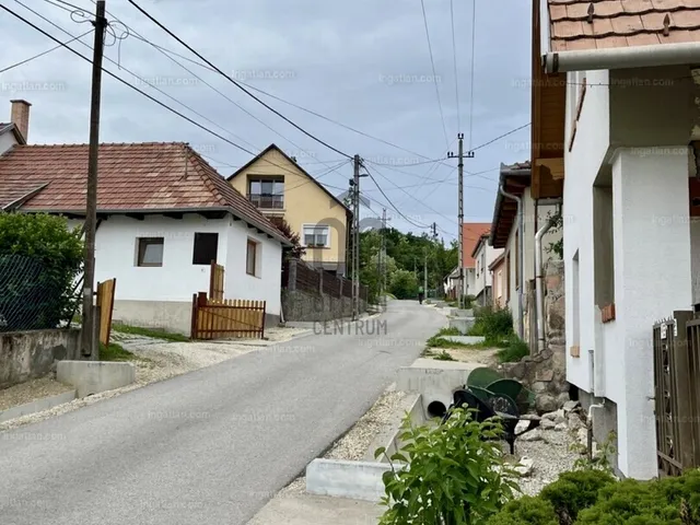 Eladó telek Pilisszentkereszt 1500 nm
