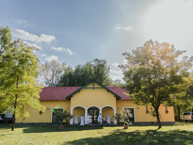 Eladó kereskedelmi és ipari ingatlan Kiskunmajsa 300 nm