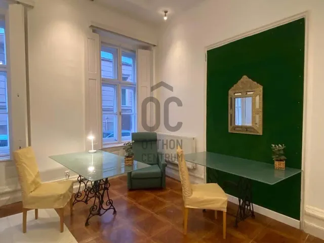 Eladó kereskedelmi és ipari ingatlan Budapest VIII. kerület, Corvin negyed 244 nm